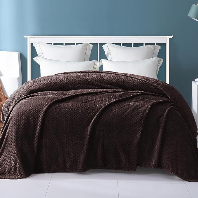 Exclusivo Mezcla Fleece King Size Blanket for Bed, 90x104 Inches Soft Cozy Jacquard Flannel Blankets, Lightweight Fuzzy Plush Warm for Women, Coffee