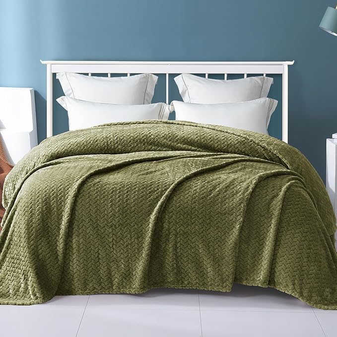 Exclusivo Mezcla Fleece Queen Size Blanket for Bed, 90x90 Inches Soft Cozy Jacquard Flannel Blankets, Lightweight Fuzzy Plush Warm for Women, Olive Green