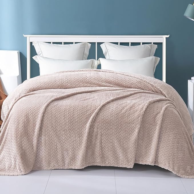 Exclusivo Mezcla Fleece Twin Size Blanket for Bed, 60x80 Inches Soft Cozy Jacquard Flannel Blankets, Lightweight Fuzzy Plush Warm for Women, Camel