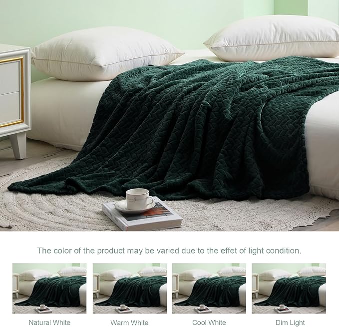 Exclusivo Mezcla Fleece King Size Blanket for Bed, 90x104 Inches Soft Cozy Jacquard Flannel Blankets, Lightweight Fuzzy Plush Warm for Women, Forest Green