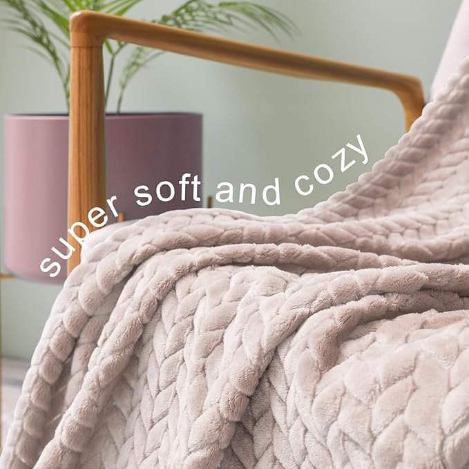 Exclusivo Mezcla Fleece Twin Size Blanket for Bed, 90x66 Inches Soft Cozy Jacquard Flannel Blankets, Lightweight Fuzzy Plush Warm for Women, Camel