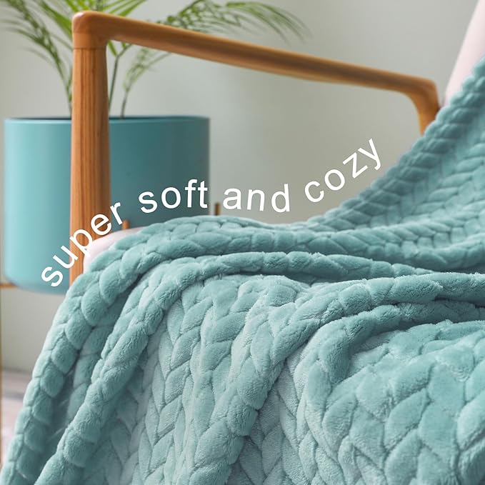 Exclusivo Mezcla Fleece King Size Blanket for Bed, 90x104 Inches Soft Cozy Jacquard Flannel Blankets, Lightweight Fuzzy Plush Warm for Women, Celadon